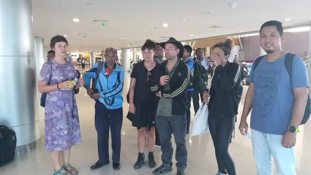 Salah seorang WNA asal Australia diduga mengikuti aksi unjuk rasa dan pengibaran bendera bintang kejora di Kota Sorong. (Isitmewa)
