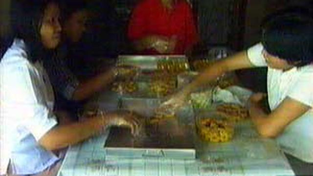 Industri Rumah Tangga Memproduksi Kue Hari Raya News