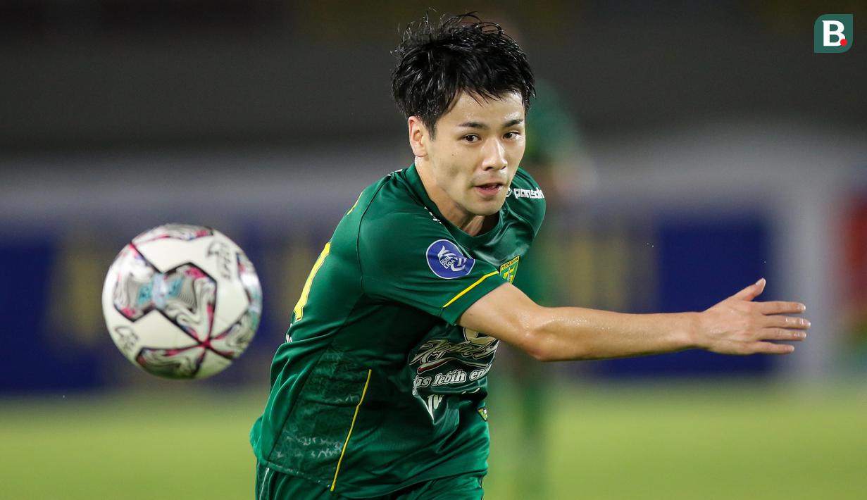 Dengan 17 golnya, Taisei Marukawa juga menjadi pemain Jepang paling subur yang pernah berlaga di Liga Indonesia. Rekor sebelumnya dipegang oleh Kenji Adachihara yang mampu mencetak 15 gol bersama Bontang FC di ISL musim 2010/2011. (Bola.com/Bagaskara Lazuardi)