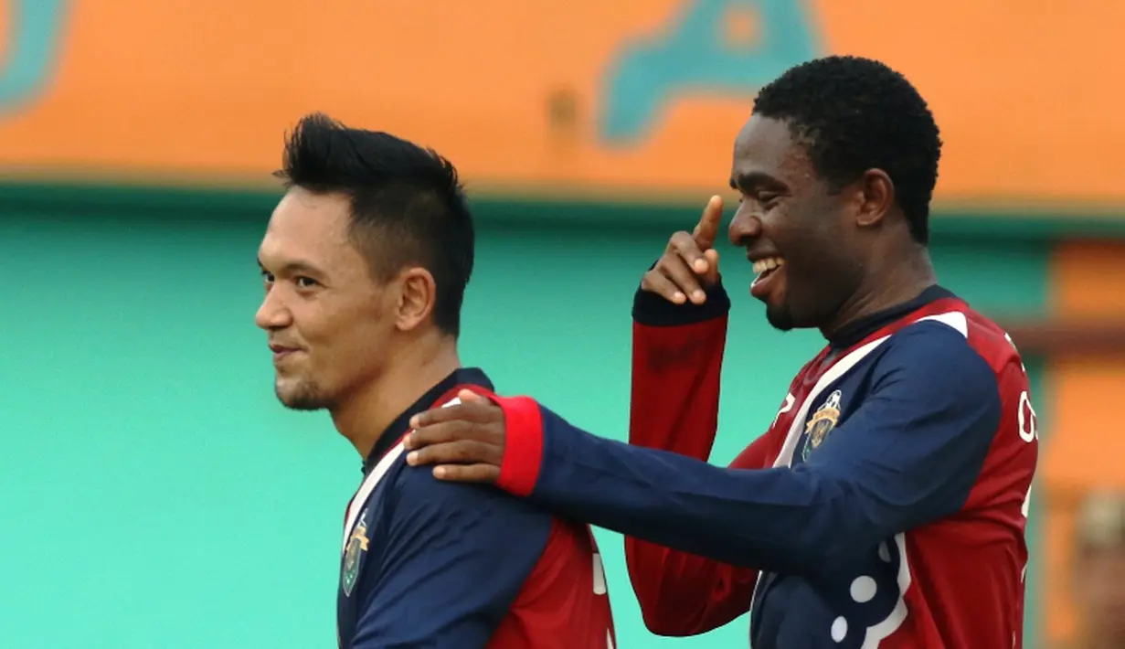 Ekspresi Osas Saha (kanan) setelah mencetak gol ke gawang Persikabo. (Bolacom/Arief Bagus)
