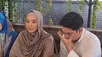 Della Puspita dan Arman Wosi jadi korban dugaan penipuan perusahaan travel umrah, milik temannya berinisial A. Batal umrah, uang mereka belum kembali.