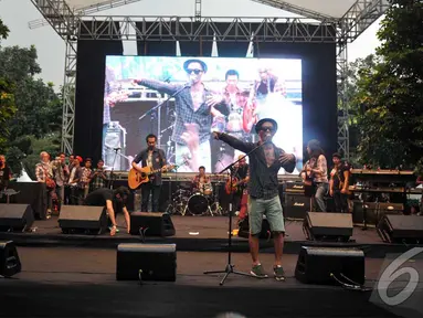 Puluhan artis bersama Grup Musik Slank untuk mendukung Jokowi-Jusuf Kalla (JK) (Liputan6.com/Johan Tallo)