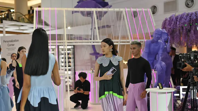 Fashion show di acara peluncuran Oppo Find N2 Flip. Oppo Indonesia