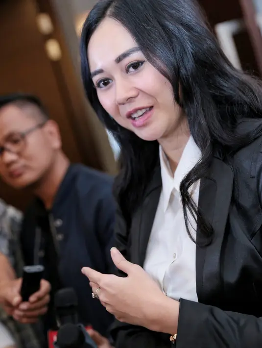 Bagi pemeran dalam sinetron Catatan Hati Istri Season 2 itu, beraktivitas dan bekerja merupakan cara untuk melatih otaknya. Demi mengajari anak-anaknya kelak. (Adrian Putra/Bintang.com)