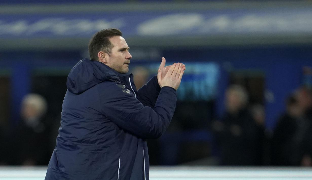 Everton gagal menyamakan kedudukan hingga akhir laga. Kekalahan tersebut membuat skuat Frank Lampard terancam masuk ke zona degradasi. The Toffees saat ini berada di peringkat ke-17 dengan raihan 22 poin, atau hanya terpaut satu angka dari Burnley yang menempati urutan ke-18. (AP/Jon Super)