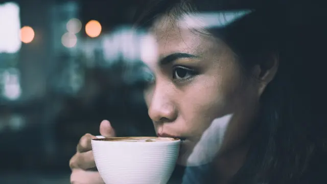 Ilustrasi minum kopi/freepik.com/jcomp