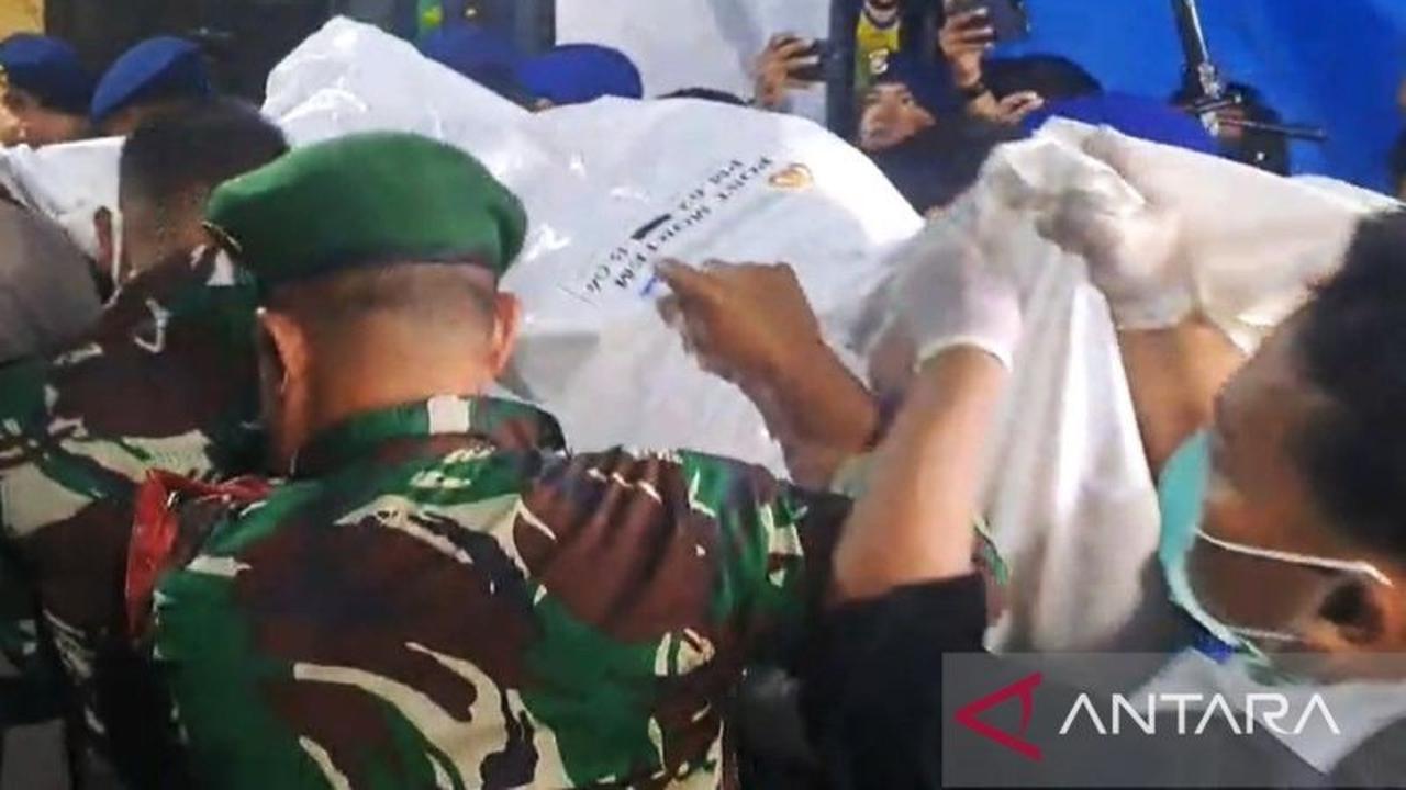 Jenazah Keempat Korban Pesawat ATR 42-500 Tiba di DVI Makassar untuk Identifikasi