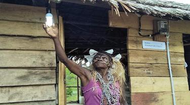 PLTS di Kampung Enem merupakan bagian dari program 51 Desa Baru Terlistriki di wilayah Papua dan Papua Barat. Liputan6.com/Septian Deny