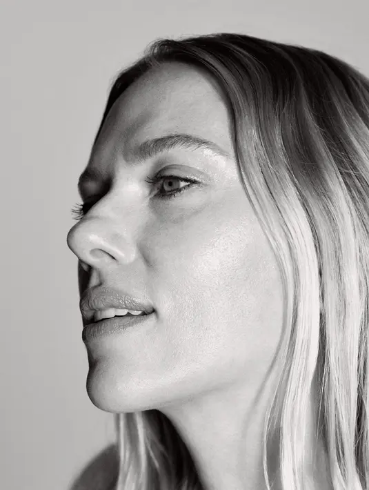 Melalui penggambarannya, Galleria mencerminkan kepribadian Johansson yang dinamis, mewakili keterbukaannya terhadap beragam peran dan pengalaman. [Dok/Prada]