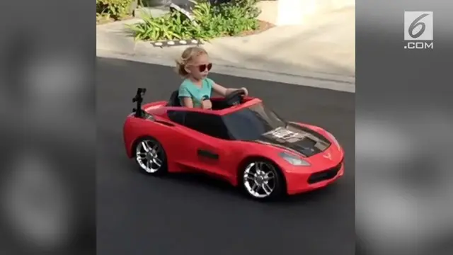 Gadis kecil berusia 7 tahun yang memiliki kemampuan lebih dalam mengemudi dan ngedrift.