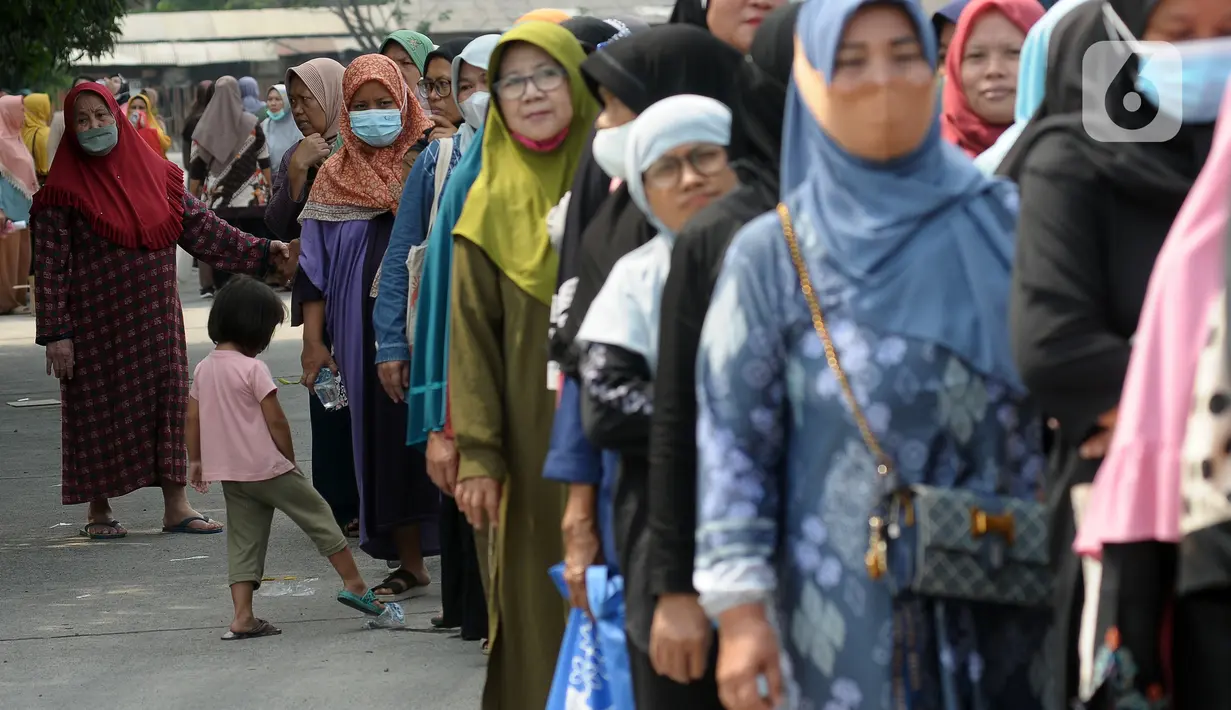 Lewat program ini, pemerintah akan mendistribusikan beras medium gratis kepada 21,3 juta keluarga penerima manfaat (KPM) selama tiga bulan, mulai September-November 2023. (merdeka.com/Imam Buhori)