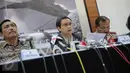 (Ki-ka) Menko Polhukam Luhut Panjaitan, Menlu Retno L. P. Marsudi dan Kapolri Jenderal Badrodin Haiti menggelar pertemuan terkait penanganan kabut asap di sejumlah wilayah Indonesia, Jakarta, Senin (12/10).  (Liputan6.com/Faizal Fanani)