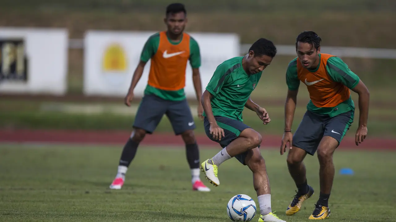 Evan Dimas dan Ezra Walian