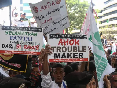 Ratusan warga Luar Batang berdemo di depan gedung KPK, Jakarta, Selasa (3/5/2016). Mereka menuntut agar KPK menangkap Gubernur DKI Jakarta Basuki T Purnama (Ahok). (Liputan6.com/Faizal Fanani)