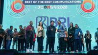 Penghargaan Best of The Best Communication untuk BRI diterima secara langsung oleh Direktur Digital & Teknologi Informasi BRI Arga M. Nugraha.