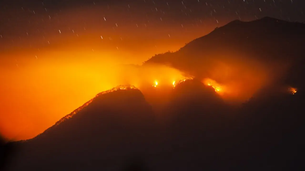 20150821-Melihat Dahsyatnya Kebakaran Lereng Gunung Merbabu