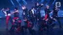 Penampilan grup vokal asal Korea Selatan, The Boyz dalam konser yangbertajuk The Boyz 2nd World Tour: Zeneration in Jakarta di Beach City International Stadium, Ancol, Jakarta, Sabtu (29/7/2023). (Liputan6.com/Herman Zakharia)