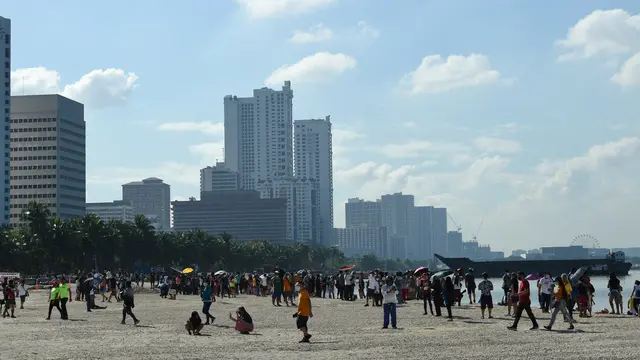 Menikmati Akhir Pekan di Pantai Usai Filipina Longgarkan Pembatasan