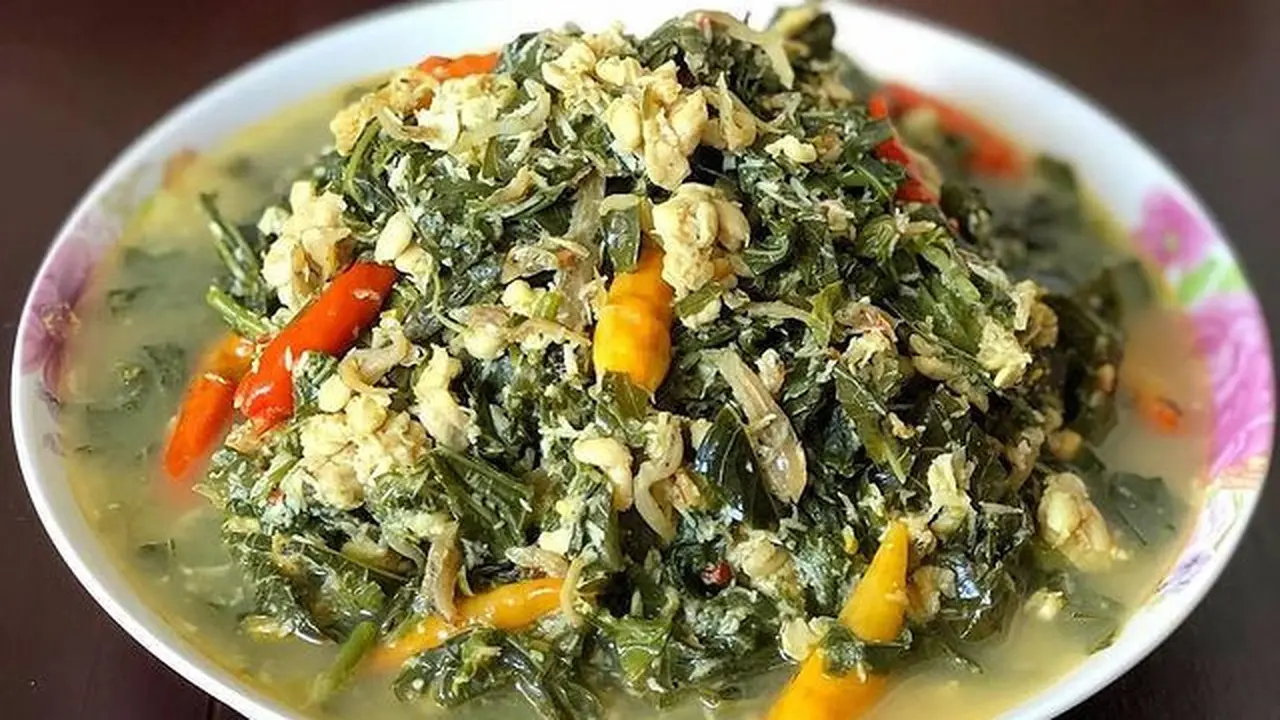 Sepiring oblok-oblok daun singkong