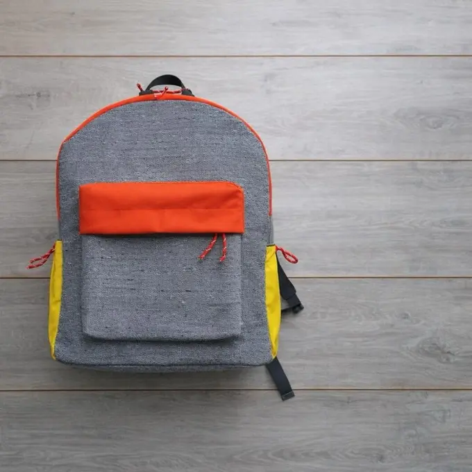 Dari Pakaian Bekas Jadi Tas Sekolah Ramah Lingkungan, Solusi Kreatif Kurangi Limbah Tekstil