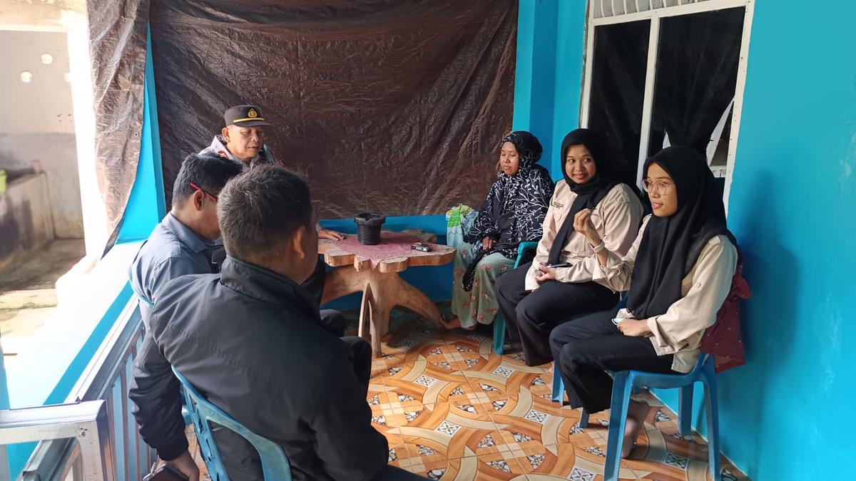 Ibu Menyusui Dapat MBG Berisi Salak Busuk Berulat - merdeka.com
