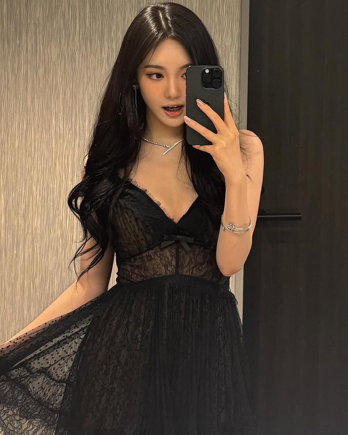 5 Potret Terbaru Ningning aespa yang Tampil Cantik Maksimal dengan Dress Hitam, Banjir Pujian
