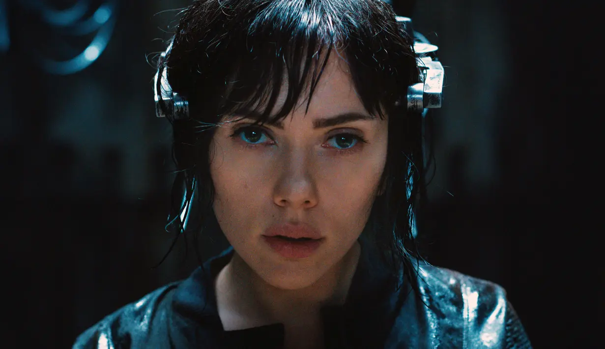 Ekspresi Scarlett Johansson saat syuting film terbarunya, "Ghost in the Shell." Film ini akan mulai ditayangkan di Indonesia pada 31 Maret. (Jasin Boland/Paramount Pictures and DreamWorks Pictures via AP)