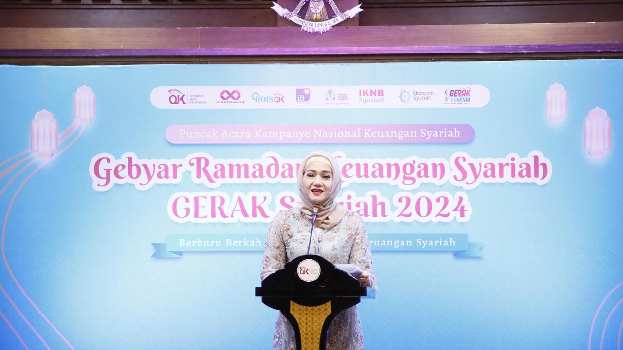 Kepala Eksekutif Pengawas Perilaku Pelaku Usaha Jasa Keuangan, Edukasi dan Pelindungan Konsumen OJK, Friderica Widyasari Dewi menyampaikan sambutan dalam acara puncak Gebyar Ramadan Keuangan Syariah (GERAK Syariah) 2024 pada Kamis (4/4/2024).