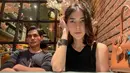 Diketahui, Tyo Nugros dan Dee Adnan telah berpacaran sejak 2017 lalu. Keduanya pun kerap membagikan momen manis saat bersama di Instagram masing-masing. Tak sedikit penggemar yang dibuat patah hati melihat kemesraa Tyo Nugros dan kekasihnya. (Liputan6.com/IG/@realnugros)