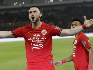 Striker Persija Jakarta, Marko Simic, melakukan selebrasi usai membobol gawang Geylang International FC pada laga uji coba di SUGBK, Jakarta, Minggu, (23/2/2020). Persija Jakarta menang dengan skor 3-1. (Bola.com/M Iqbal Ichsan)