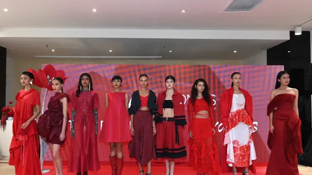 Melawan Ageism di Dunia Fashion, POND’S Age Miracle Hadirkan “The Revival of Miracles” Bersama Sembilan Desainer Perempuan Inspiratif