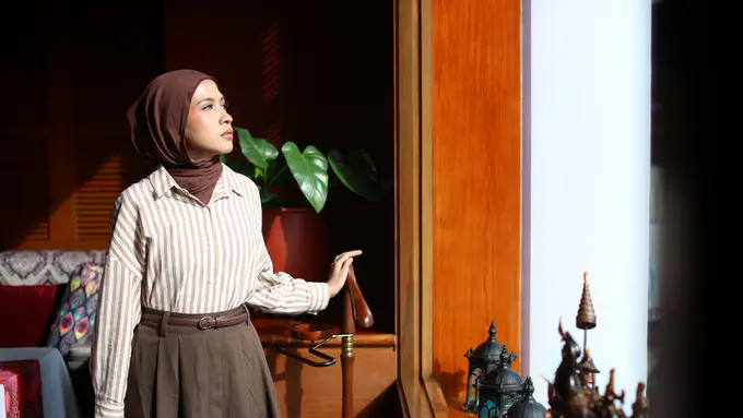 wanita februari menyikapi rasa sedih