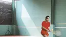 Astrid Tiar juga memiliki gaya seru saat berlatih tenis. Dengan crop t-shirt dan prok pleats, tampila cheerful yang dihadirkan bisa jadi inspirasi. (Foto: Instagram/ Astrid Tiar)