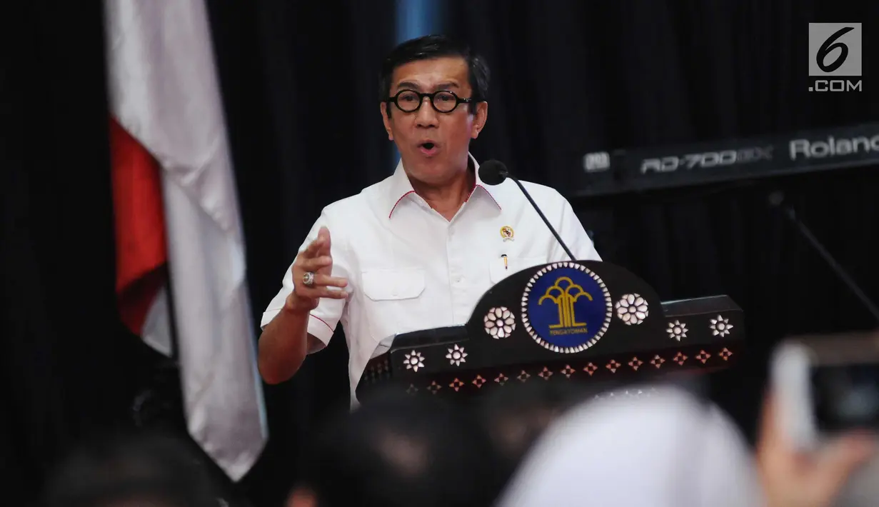 Menkumham, Yasonna H Laoly memberi sambutan pembuka Pasar Inovasi dan Kreativitas di Graha Pengayoman, Jakarta, Selasa (31/10). Ajang ini untuk mengkomersialisasikan produk kekayaan intelektual pelaku bisnis. (Liputan6.com/Helmi Fithriansyah)