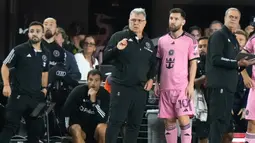 Lionel Messi baru masuk pada menit ke-57 menggantikan Julian Gressel. Skor pertandingan masih imbang 2-2 ketika La Pulga masuk. (AP Photo/Lynne Sladky)