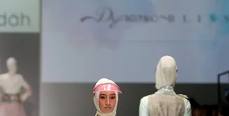 Tampil di hari kedua Jakarta Fashion Week (JFW), desainer ternama Dian Pelangi menghadirkan koleksi terbaru dengan tema Sportswear. (Andy Masela/Bintang.com)