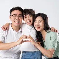 7 Cara Memeluk Anak agar Tumbuh Kembangnya Lebih Optimal./Copyright depositphotos.com/1112000