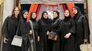 <p>Geng Mamayu yang beranggotakan Aurel Hermansyah hingga Lesti Kejora tampil kompak bergaya Arabian mengenakan abaya warna hitam. [@dindahw]</p>
