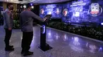 Kapolri Jenderal Pol Listyo Sigit Prabowo didampingi menekan tombol saat peluncuran aplikasi Propam Presisi di Mabes Polri, Jakarta, Selasa (13/4/2021). Aplikasi 'Propam Presisi' tersebut diciptakan oleh Divisi Profesi dan Pengamanan (Divpropam) Polri. (Liputan6.com/Johan Tallo)