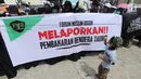 Massa Aliansi Umat Islam Pembela Tauhid Bogor dan Forum Muslim Bogor melakukan aksi unjuk rasa di halaman Polresta Bogor, Jawa Barat, Selasa (23/10). Massa melaporkan pembakaran bendera tauhid di Garut. (Merdeka.com/Arie Basuki)