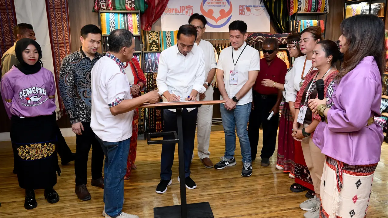 Presiden Joko Widodo (Jokowi) pada Selasa, 1 Oktober 2024 di bandara El Tari Kupang, Nusa Tenggara Timur (NTT).