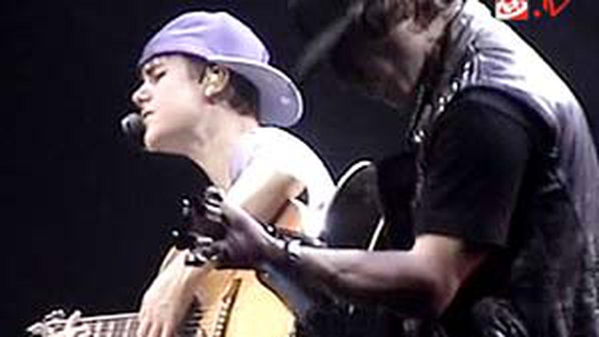Justin Bieber Bikin Penonton Menangis - ShowBiz Liputan6.com