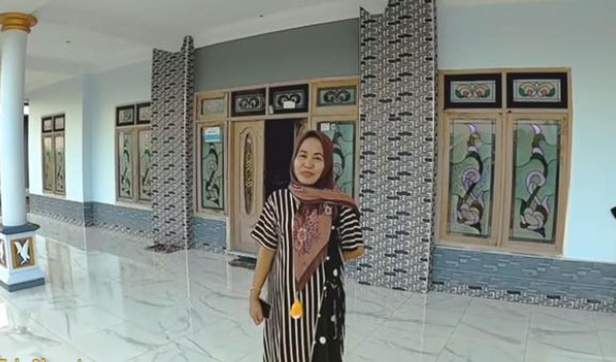 "Berapa lama di Malaysia?" tanya sang pengunggah.