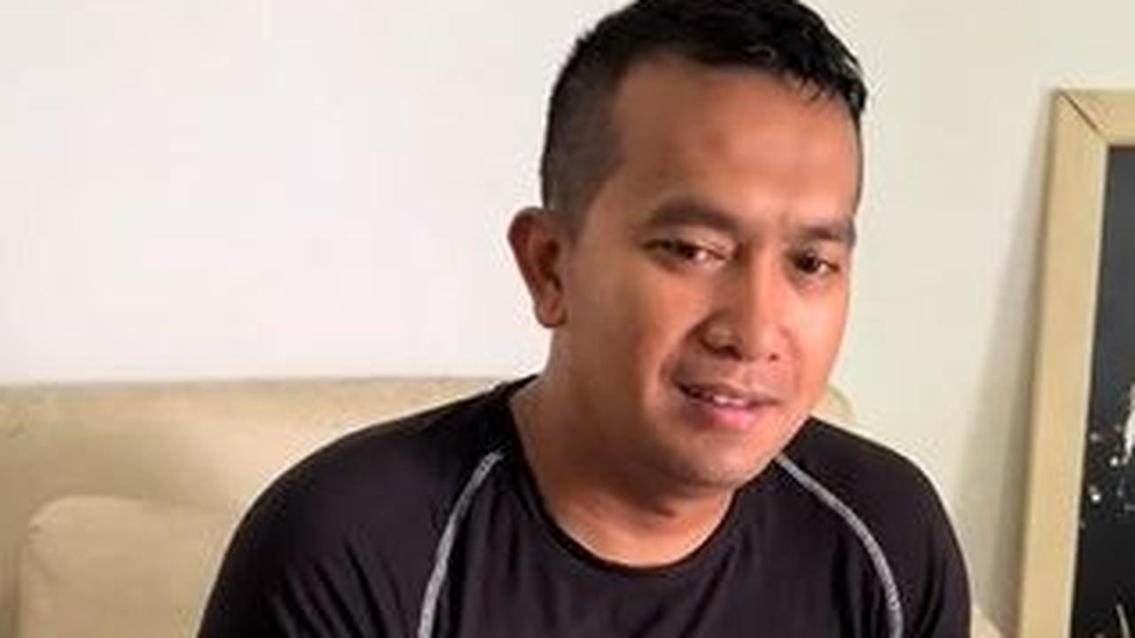 Setelah selesai memberikan misi, istri Letda Gading lalu memberikan uang Rp50 ribu kepada suaminya.