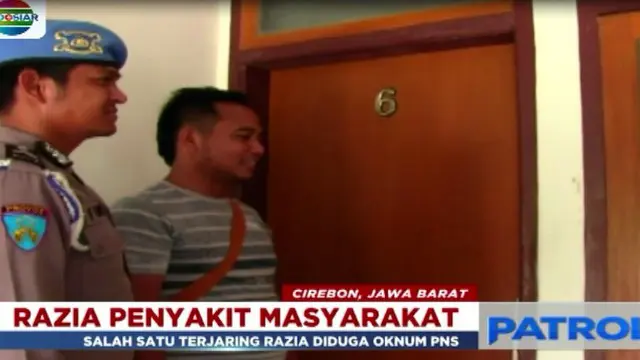 Selain itu, polisi juga mendapati alat kontrasepsi pria dari salah satu kamar hotel.