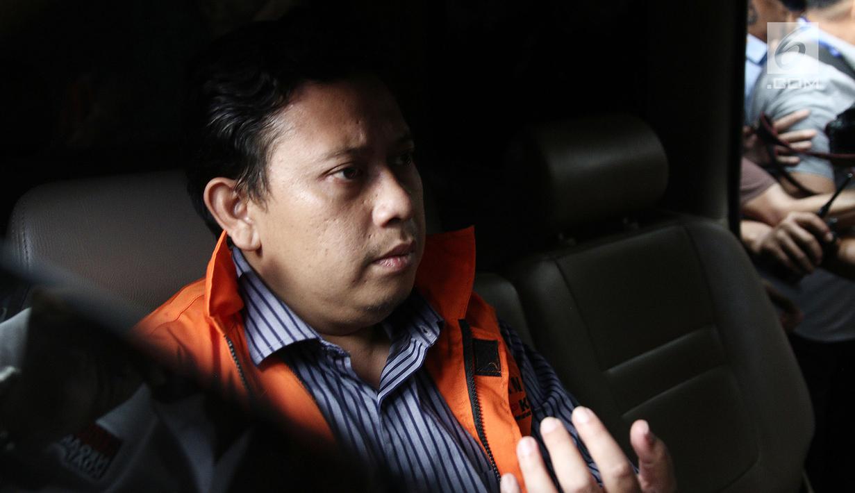 FOTO: Ekspresi Bupati Cianjur Usai Jalani Pemeriksaan di KPK