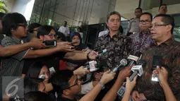 Rizal Affandi Lukman memberikan keterangan pers usai melakukan pertemuan dengan KPK, Jakarta, Selasa (29/3/2016). Kemenko Bidang Ekonomi RI meminta KPK untuk terlibat aktif dalam isu-isu anti korupsi yang dibahas dalam G 20. (Liputan6.com/Helmi Afandi)