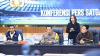 Ketua umum PSSI Erick Thohir bersama Kapolri Jenderal Polisi Listyo Sigit Prabowo