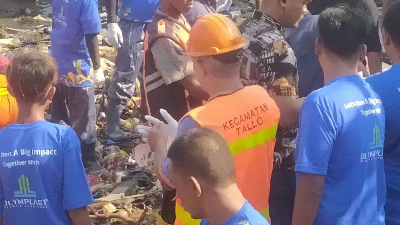 Pandawara Kembali Beraksi, 'Sikat' Gunungan Sampah 200 Ton di Kampung Terapung Makassar