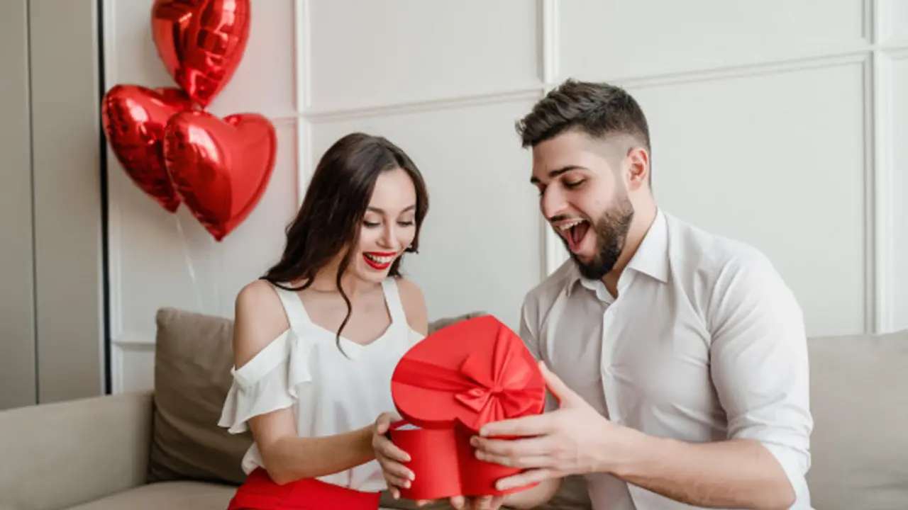 Dikenal Romantis, 5 Zodiak Ini Paling Sering Beri Kejutan Manis
